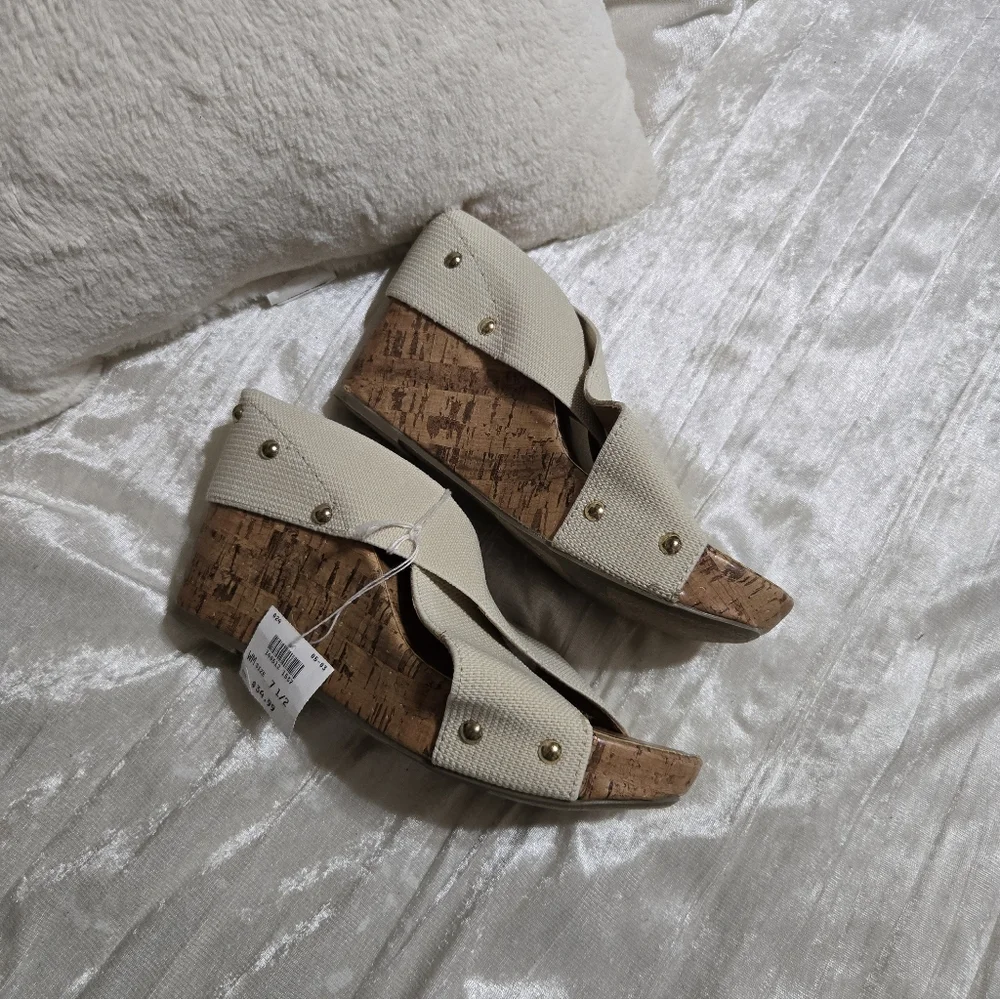 Elegant Cream Wedge Sandals NWT Size 7 1/2